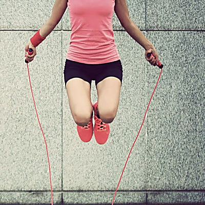 Calories brûlées avec la corde a sauter équivalentes à 30 minutes de jogging.