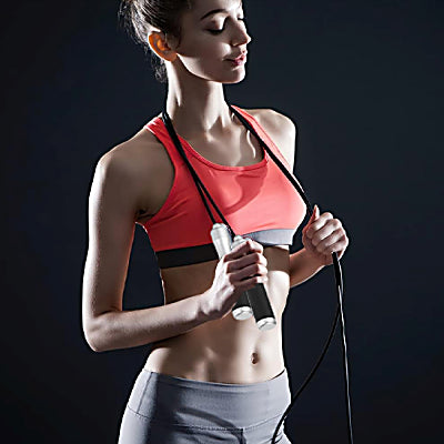 Corde a sauter facile, avec poignées en silicone pour un confort optimal.