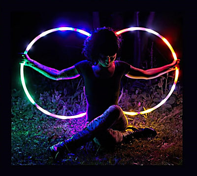 Hula hoop scintillant pour améliorer la posture et renforcer les muscles profonds.
