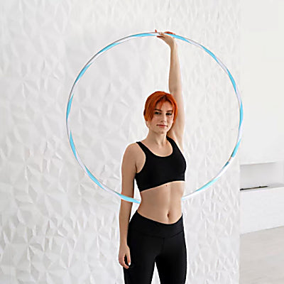 Le hula hoop scintillant transforme l'exercice en un spectacle lumineux.