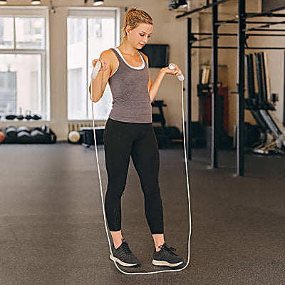 Saut a la corde avec poignées antidérapantes pour un confort optimal